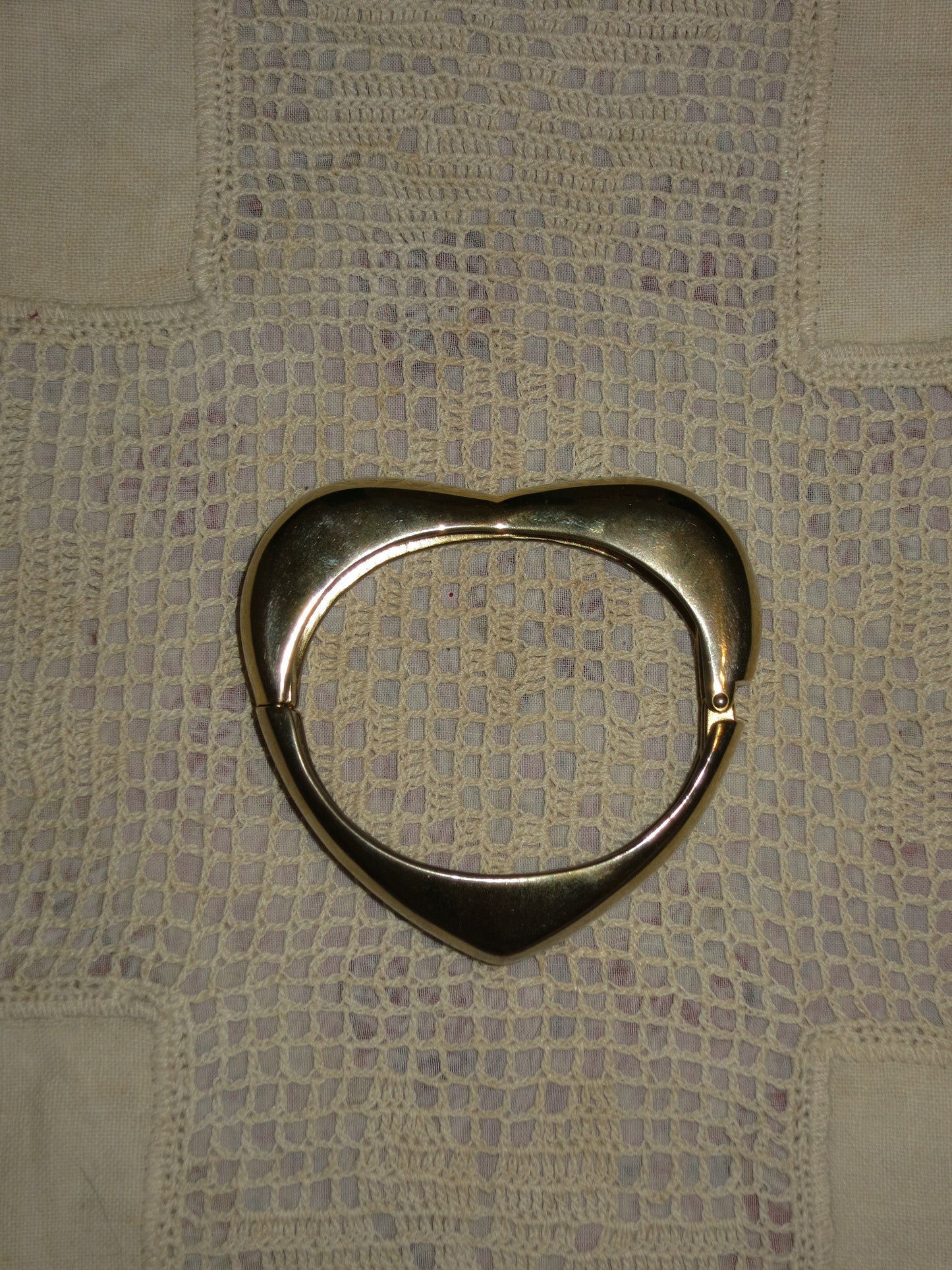 Gold Heart Clasp Bangle