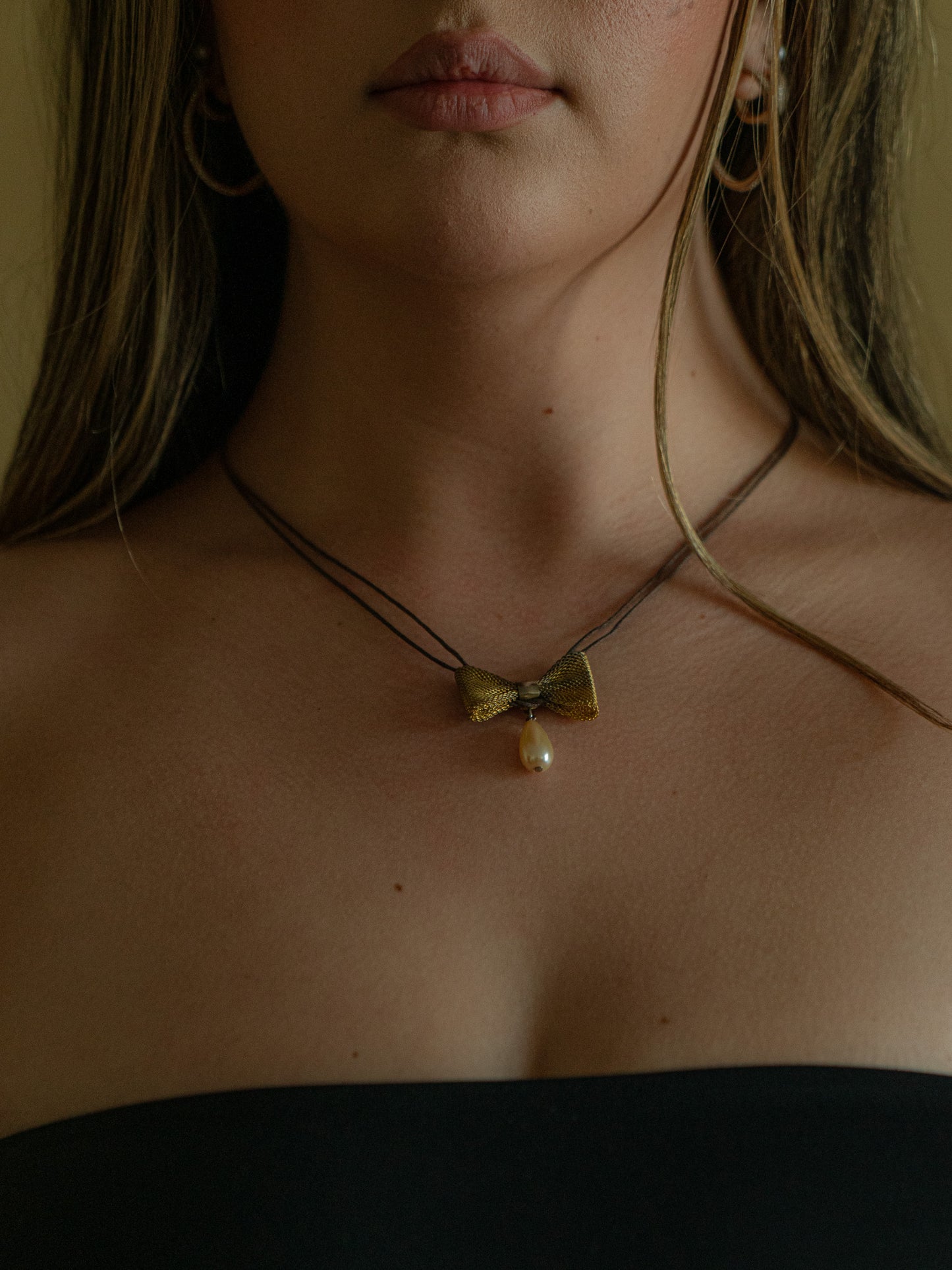 Bow with Pearl Necklace